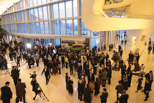 Guests in the foyer of the Heydar Aliyev Center